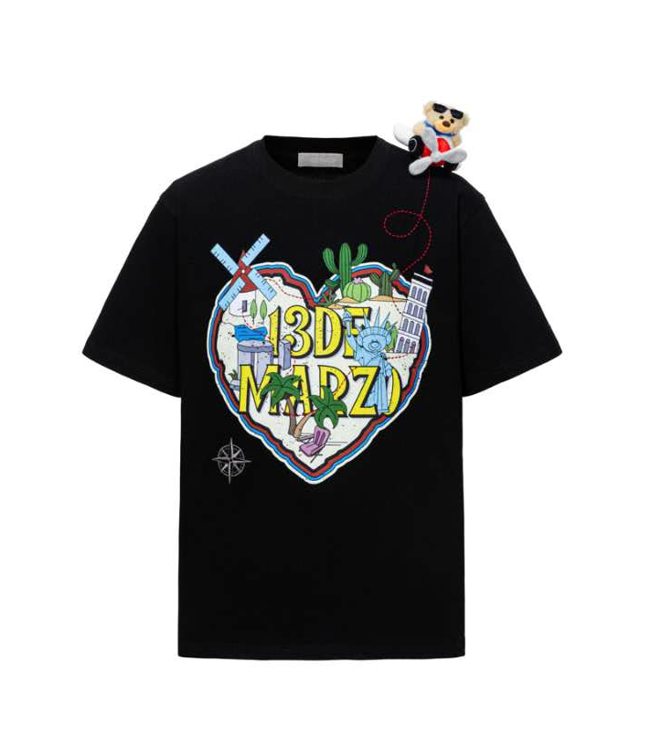 13DE MARZO PILOT BEAR WORLD TRAVEL T-SHIRT BLACK